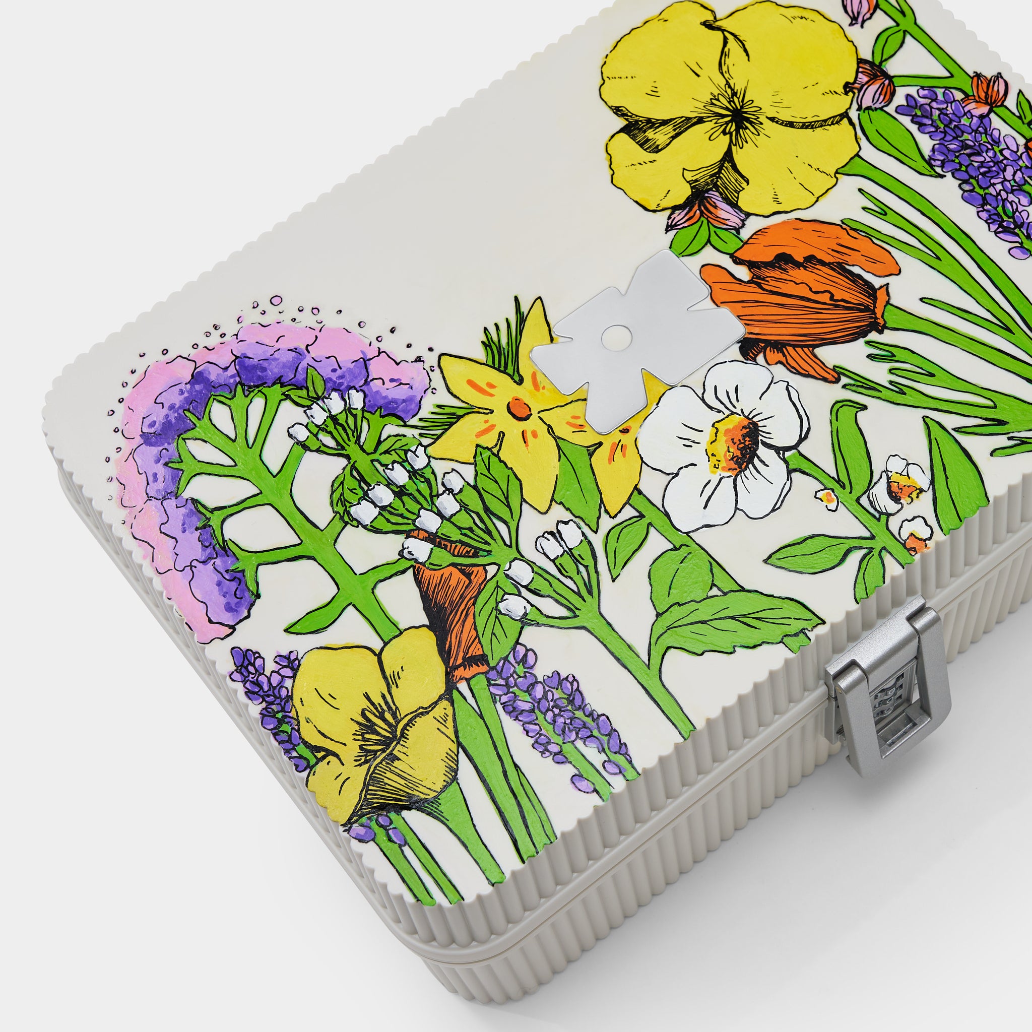 Tulip x H4R Hand-Painted 12 Piece Set